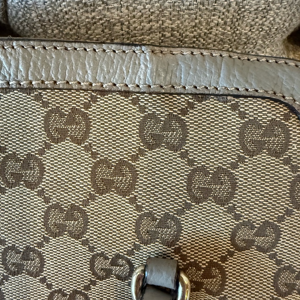 Gucci GG Canvas Bree Leather Line Crossbody Bag in light gray - Picture 14 of 14